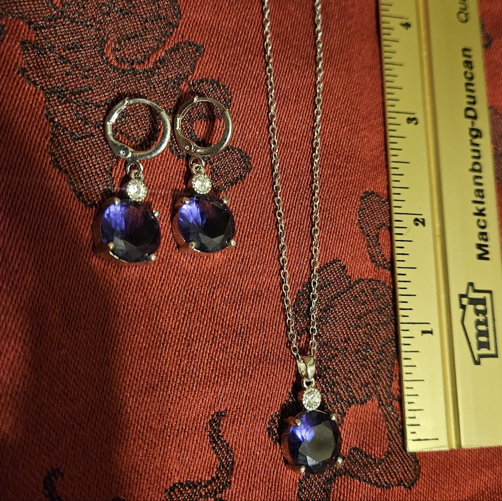 Neck and earrings